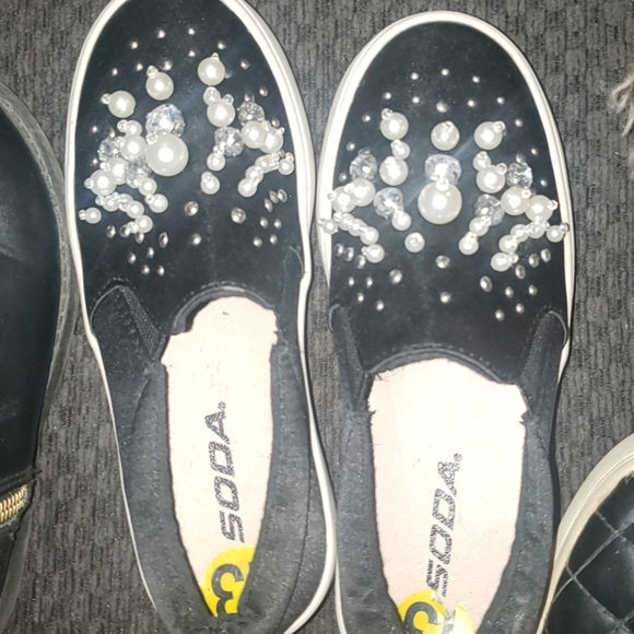 Shoes and a unicorn cape - Picture 5 of 6